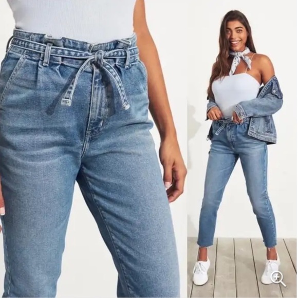 Hollister Curvy Ultra High Rise Mom Jeans. - Picture 2 of 10